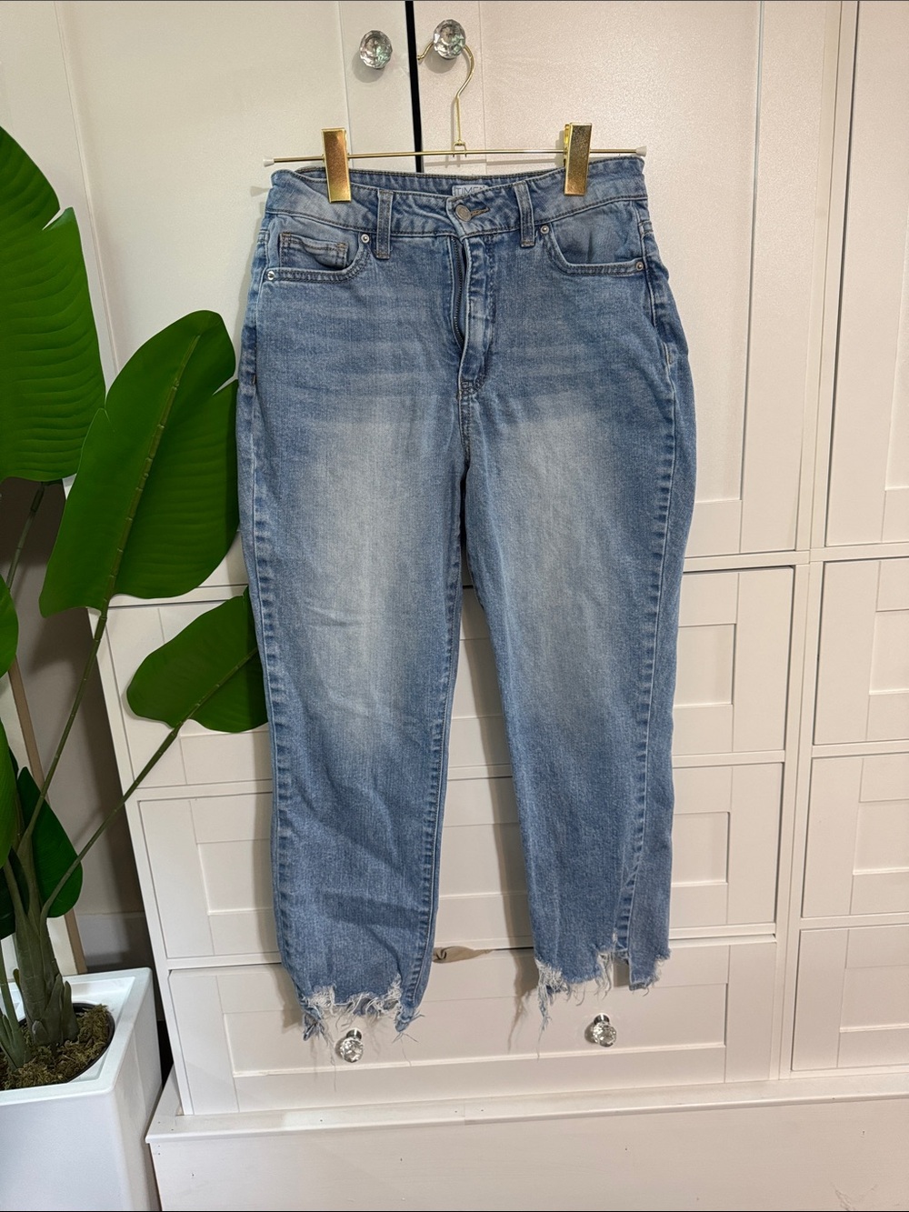 Time and Tru Light Blue High-Rise Cropped Distressed Jeans